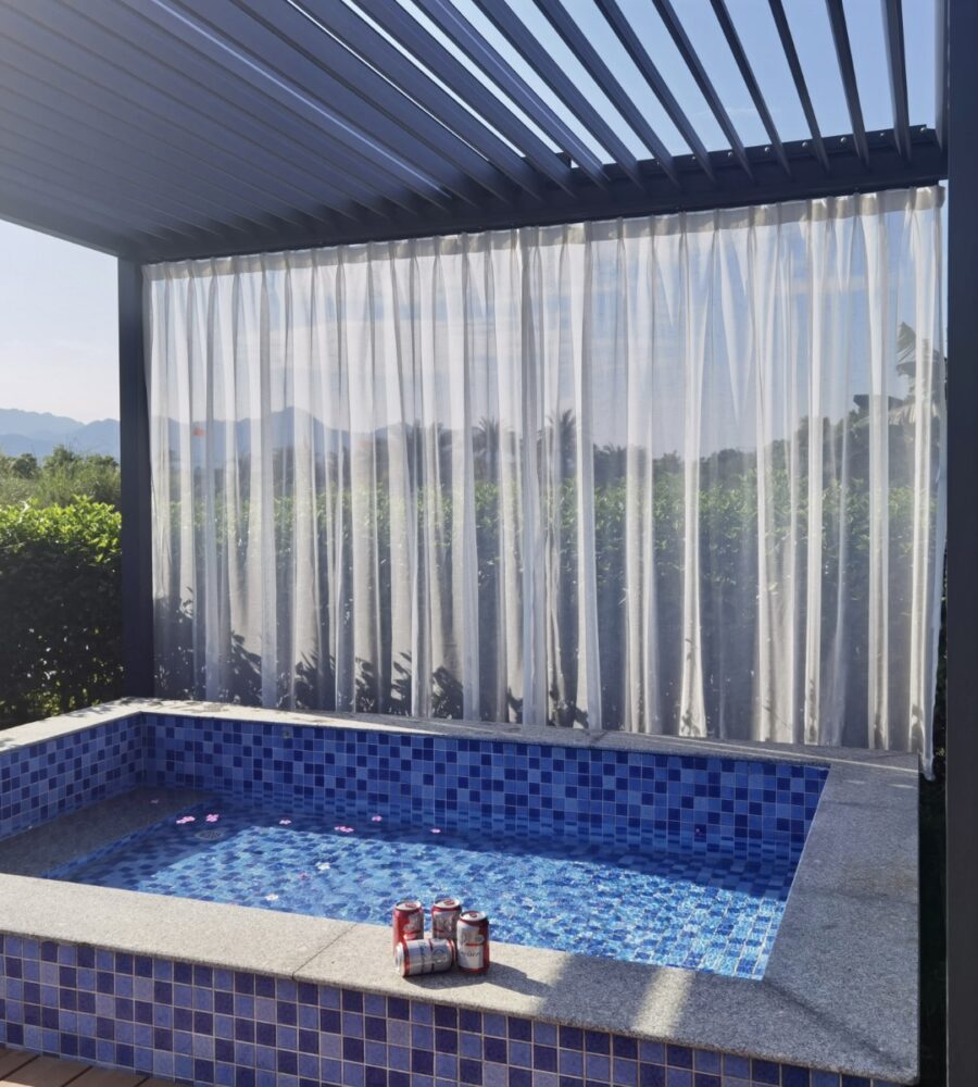 Vorhang Fino am Pool