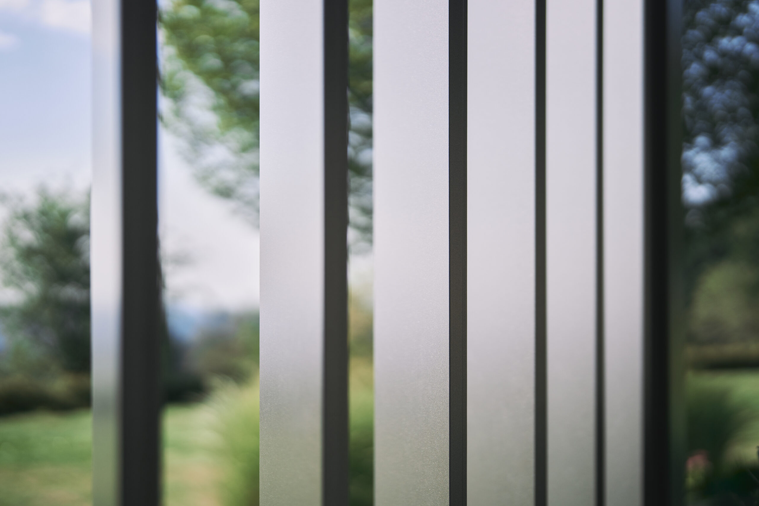 Lamellenseitenwand mit Abschlussblende pergola-line.ch - Lamellenseitenwand mit Abschlussblende